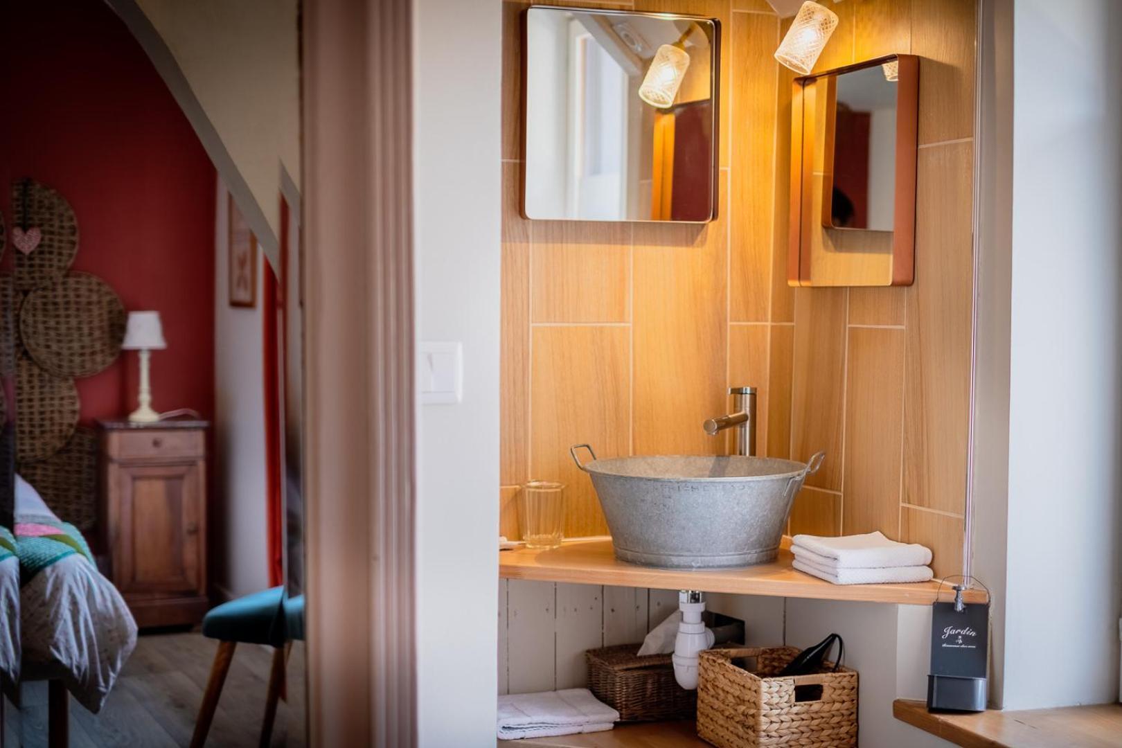 A La Lettre The Bed & Breakfast Molineuf Room photo